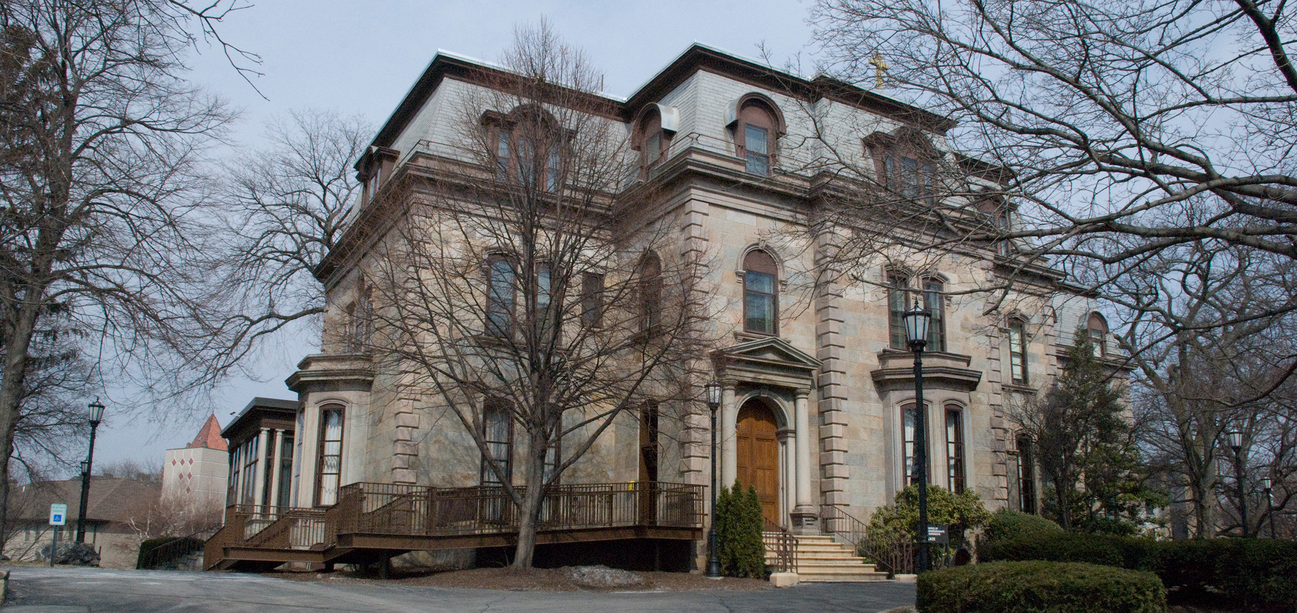 U of S Estate top